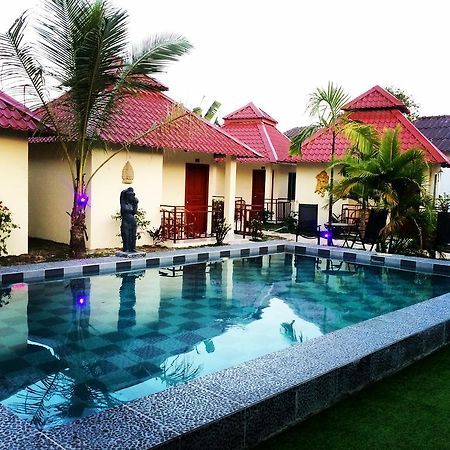 Sahaa Beach Resort Sihanoukville Bagian luar foto
