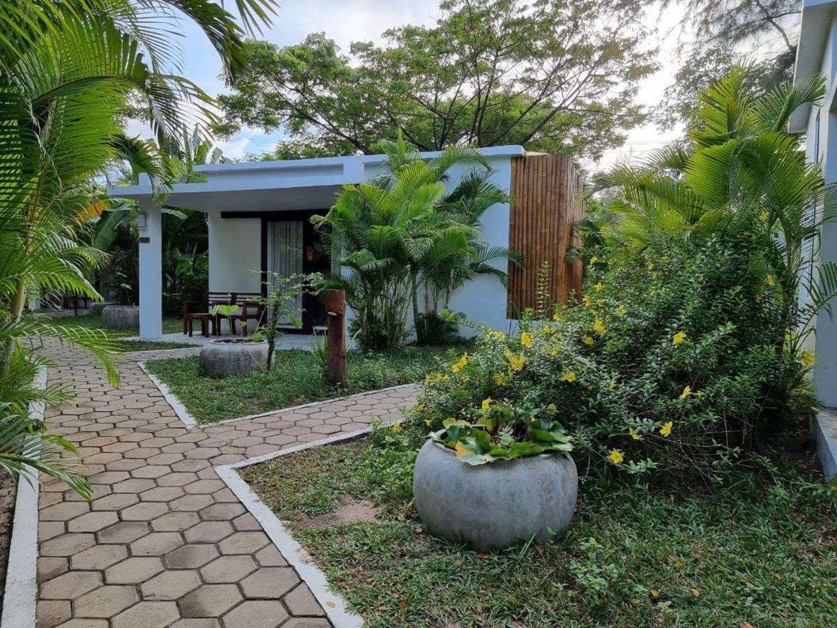 Sahaa Beach Resort Sihanoukville Bagian luar foto