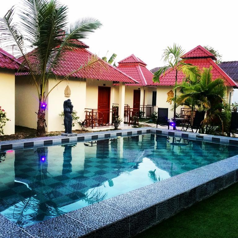 Sahaa Beach Resort Sihanoukville Bagian luar foto