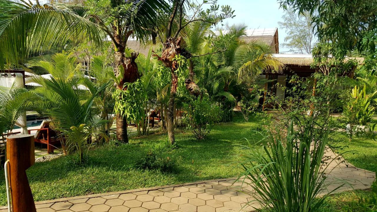 Sahaa Beach Resort Sihanoukville Bagian luar foto